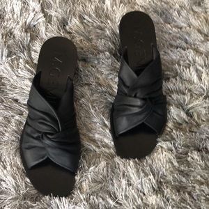 NEW M GEMI The Lilliana Leather Sandal